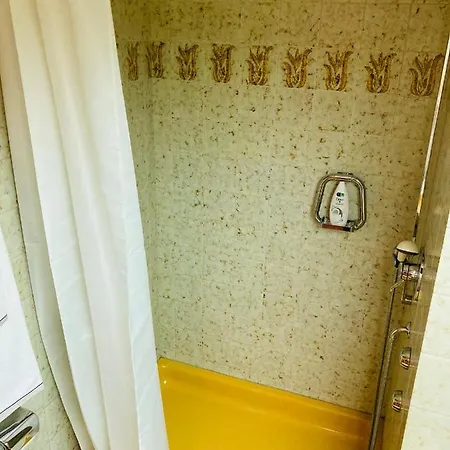 아파트 Your Pied-a-terre In *